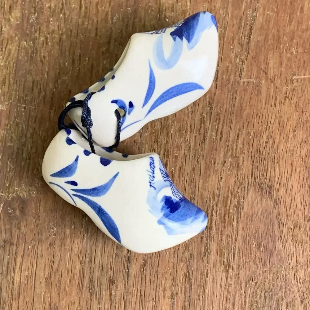 Holland Souvenir Miniature 2” Porcelain Dutch‎ Shoes Blue & White hand painted